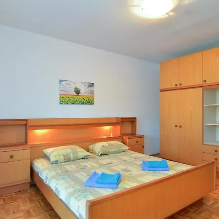 Vanga 533 Apartament Pula