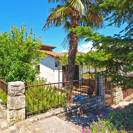 Vanga 533 Apartament *